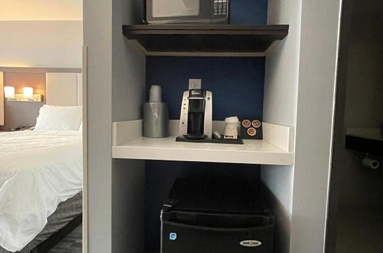 Holiday Inn Express & Suites Columbia - East Elkridge, an IH