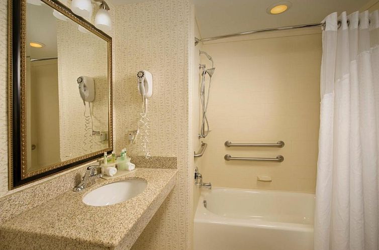 Holiday Inn Express & Suites Columbia - East Elkridge, an IH