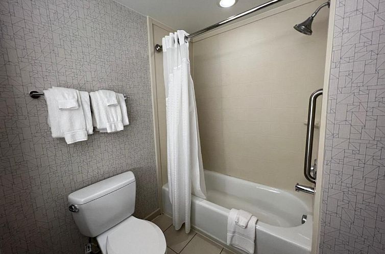 Holiday Inn Express & Suites Columbia - East Elkridge, an IH