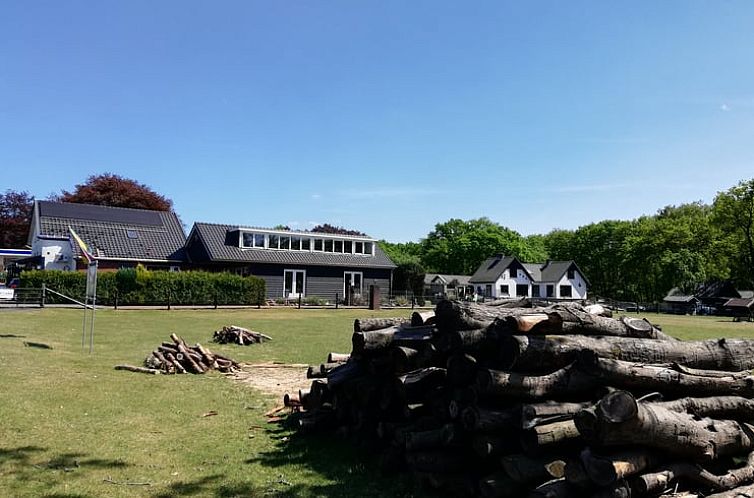 Vakantiehuis in Hoenderloo gelegen op de Veluwe met ruime buitenruimte en groene omgeving in Gelderland.