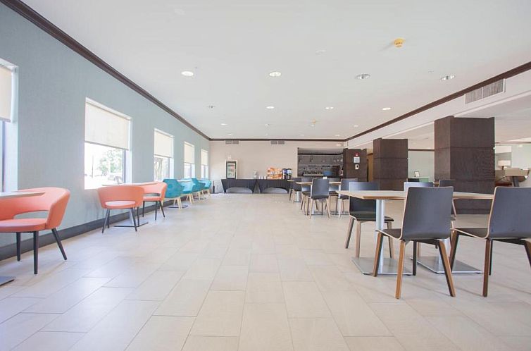 Holiday Inn & Suites Spring - The Woodlands