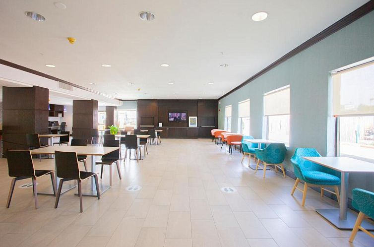 Holiday Inn & Suites Spring - The Woodlands