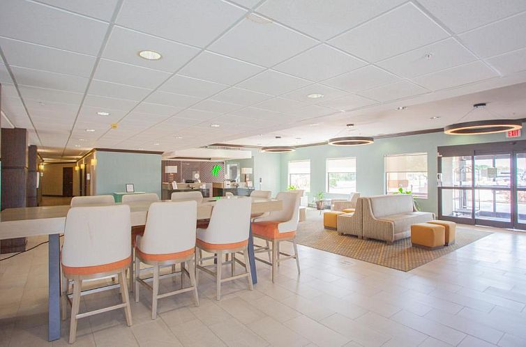 Holiday Inn & Suites Spring - The Woodlands