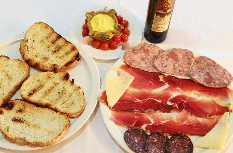 Ca La Conxita Hostal & Restaurante