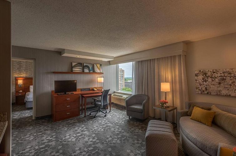 Courtyard by Marriott Bethesda Chevy Chase