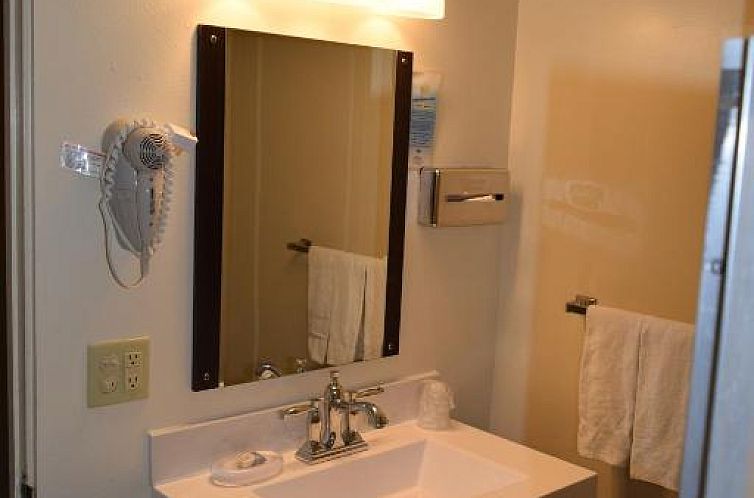 Stanlunds Inn and Suites