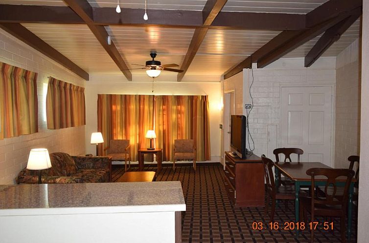 Stanlunds Inn and Suites