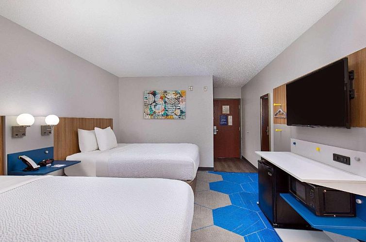 Microtel Inn & Suites Columbus North