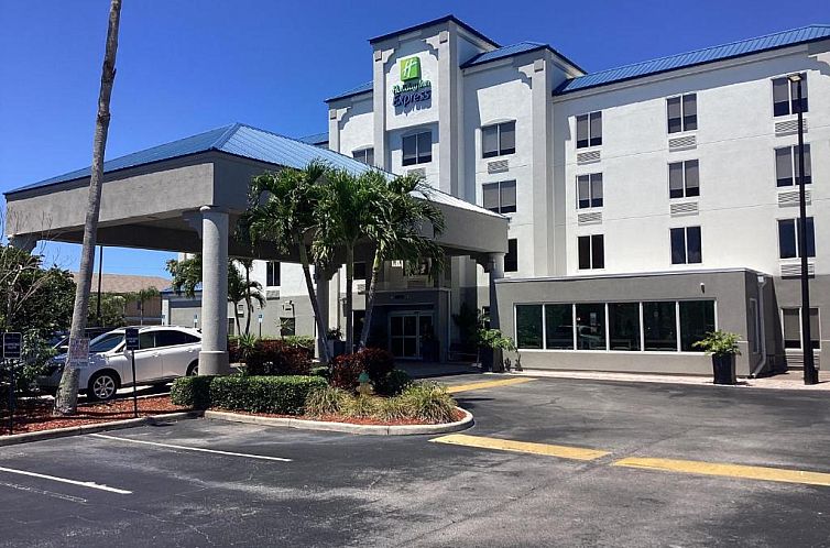 Holiday Inn Express Hotel & Suites Cocoa Beach, an IHG Hotel