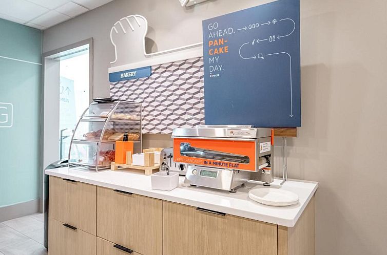 Holiday Inn Express Hotel & Suites Cocoa Beach, an IHG Hotel