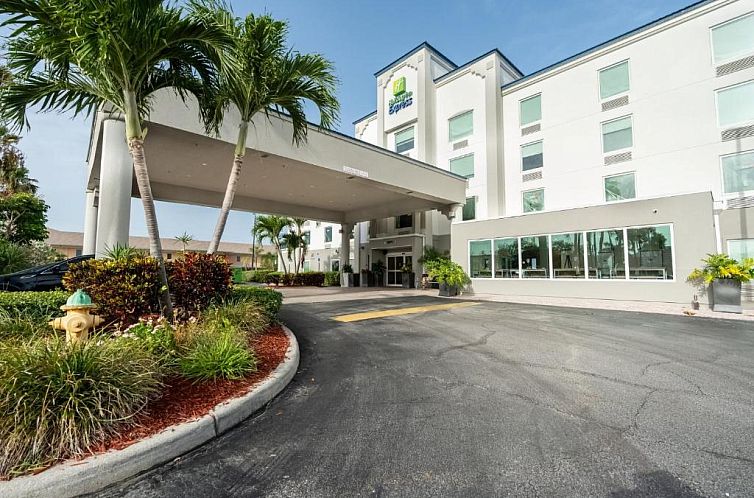 Holiday Inn Express Hotel & Suites Cocoa Beach, an IHG Hotel