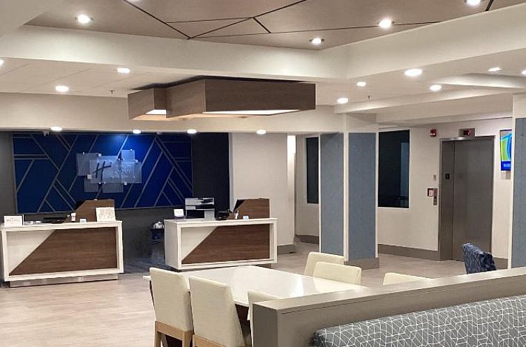 Holiday Inn Express Hotel & Suites Cocoa Beach, an IHG Hotel