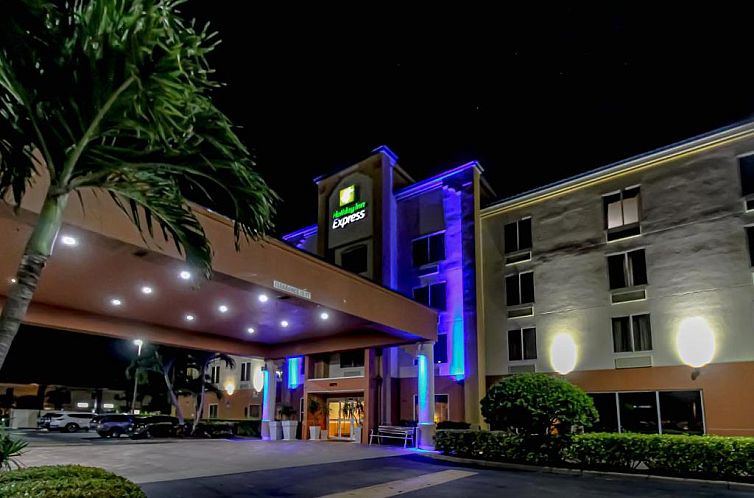 Holiday Inn Express Hotel & Suites Cocoa Beach, an IHG Hotel