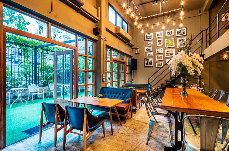 At Hua Lamphong Hotel