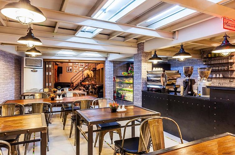 At Hua Lamphong Hotel