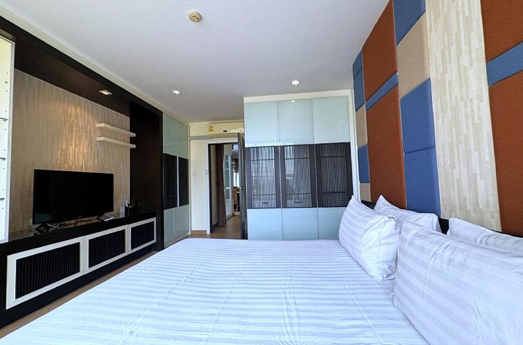 The Sunreno Hotel