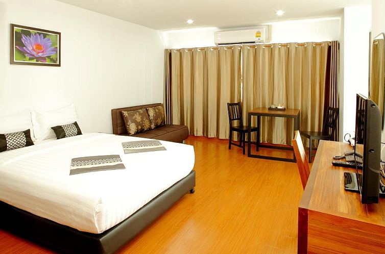 Double DD House at MRT Sutthisarn