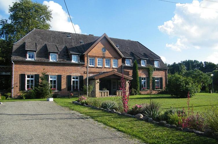 Guest house 33919901 - Apartment Mecklenburg-Vorpommern - Gutshaus Dämelow Wismar