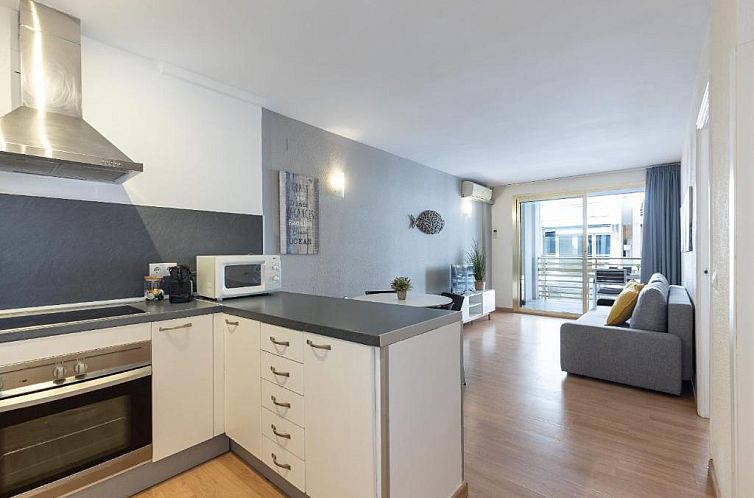 UHC Novelty Apartments