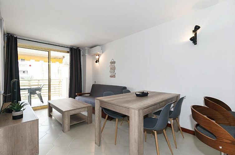 UHC Novelty Apartments
