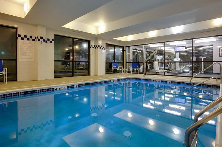 Holiday Inn Express Hotel & Suites Meadowlands Area, an IHG 