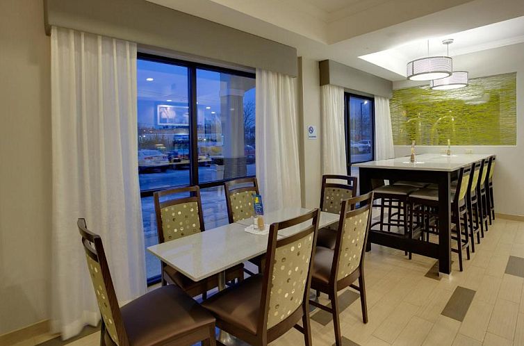 Holiday Inn Express Hotel & Suites Meadowlands Area, an IHG 