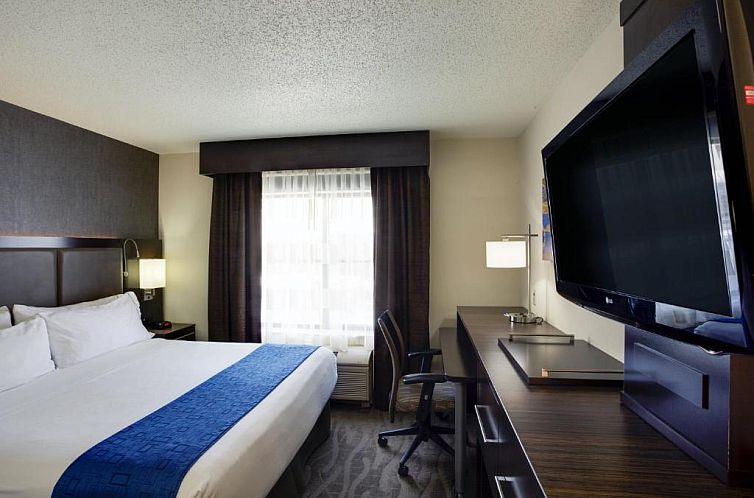 Holiday Inn Express Hotel & Suites Meadowlands Area, an IHG 