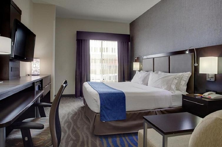 Holiday Inn Express Hotel & Suites Meadowlands Area, an IHG 
