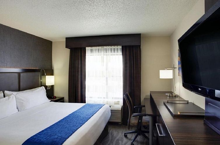 Holiday Inn Express Hotel & Suites Meadowlands Area, an IHG 