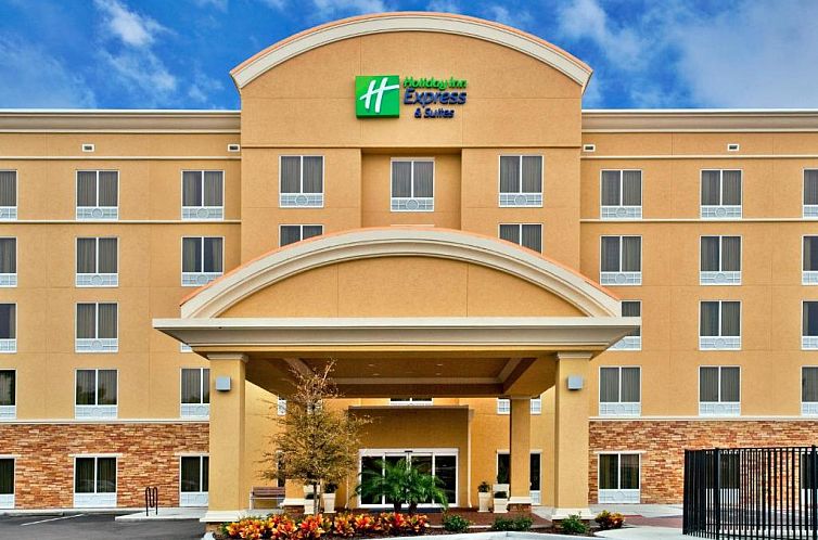 Holiday Inn Express Hotel & Suites Largo-Clearwater, an IHG 