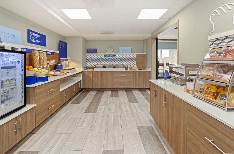 Holiday Inn Express Hotel & Suites Largo-Clearwater, an IHG 