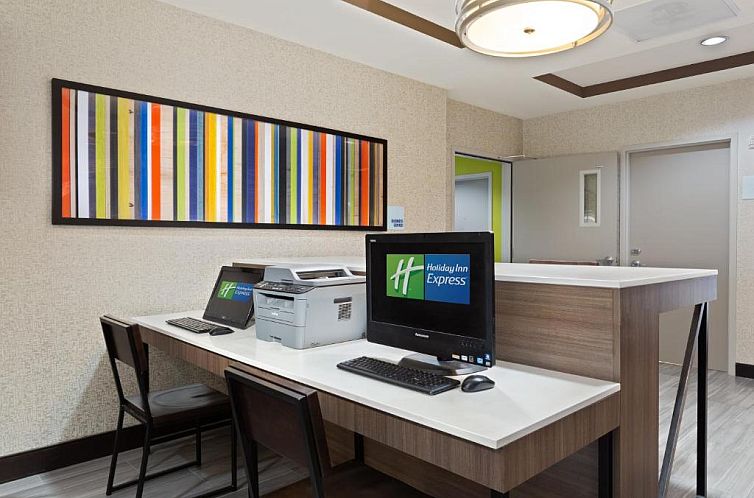 Holiday Inn Express Hotel & Suites Largo-Clearwater, an IHG 