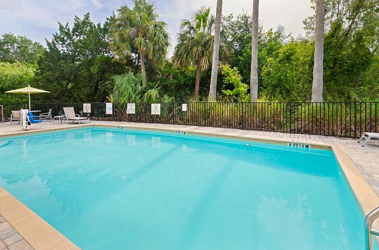 Holiday Inn Express Hotel & Suites Largo-Clearwater, an IHG 