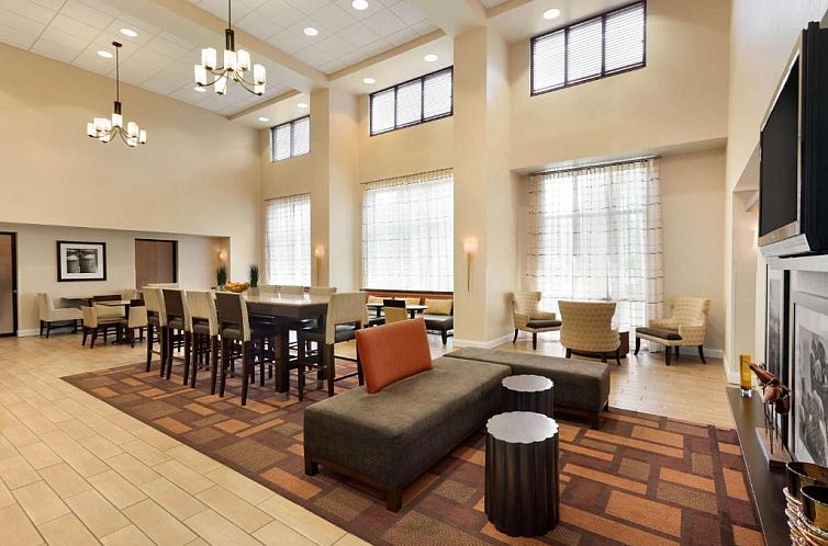 Hampton Inn & Suites Largo