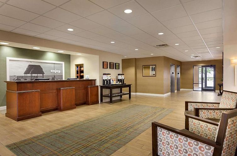 Hampton Inn & Suites Largo
