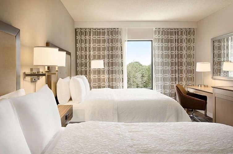 Hampton Inn & Suites Largo