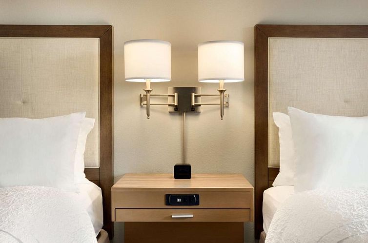 Hampton Inn & Suites Largo