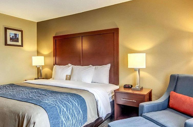 Comfort Inn & Suites Grafton-Cedarburg