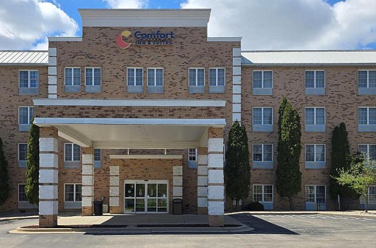 Comfort Inn & Suites Grafton-Cedarburg