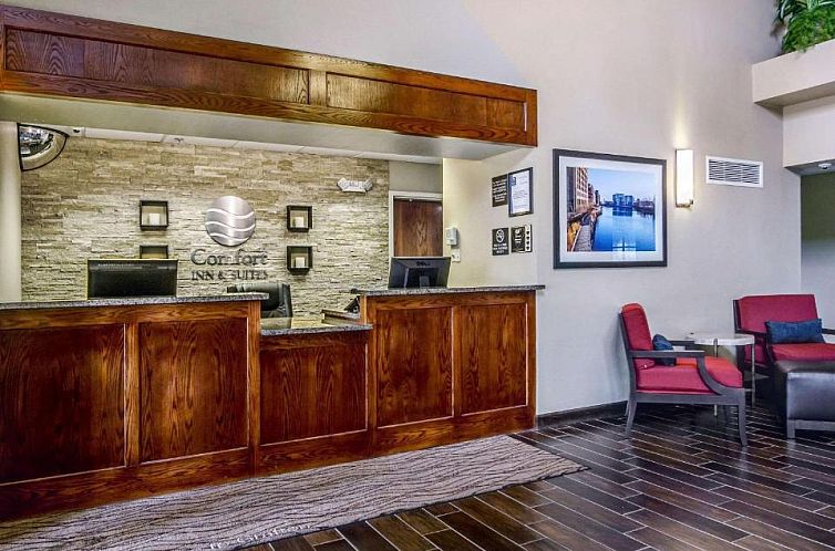 Comfort Inn & Suites Grafton-Cedarburg