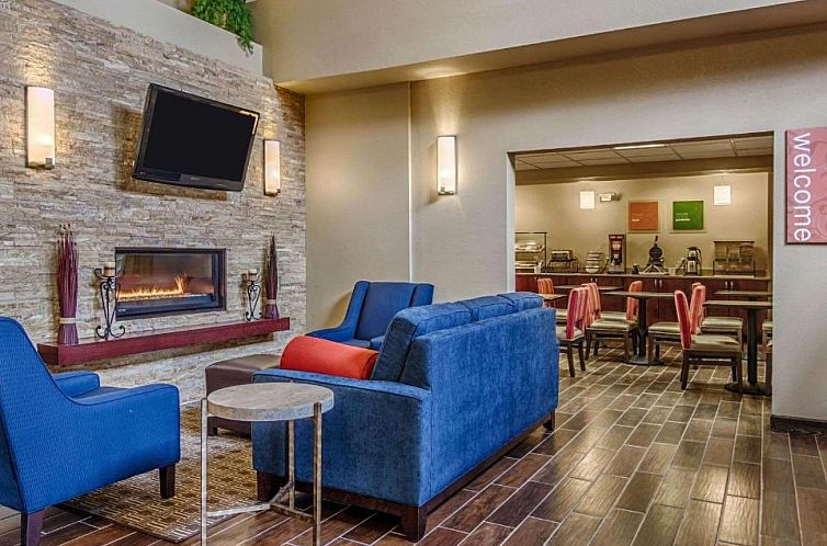 Comfort Inn & Suites Grafton-Cedarburg