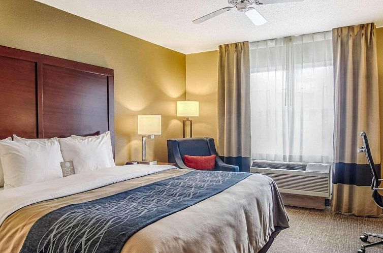 Comfort Inn & Suites Grafton-Cedarburg