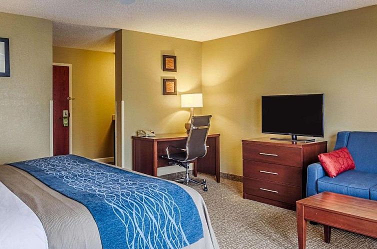 Comfort Inn & Suites Grafton-Cedarburg