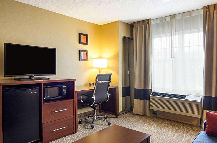 Comfort Inn & Suites Grafton-Cedarburg