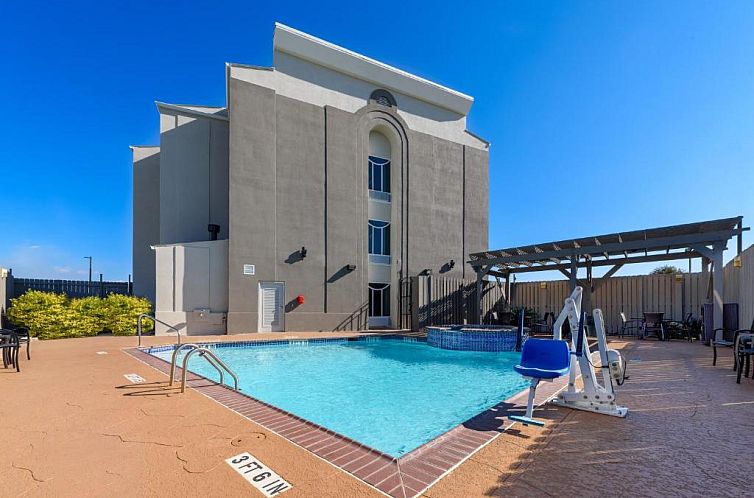 Holiday Inn Express Hotel and Suites Bastrop, an IHG Hotel