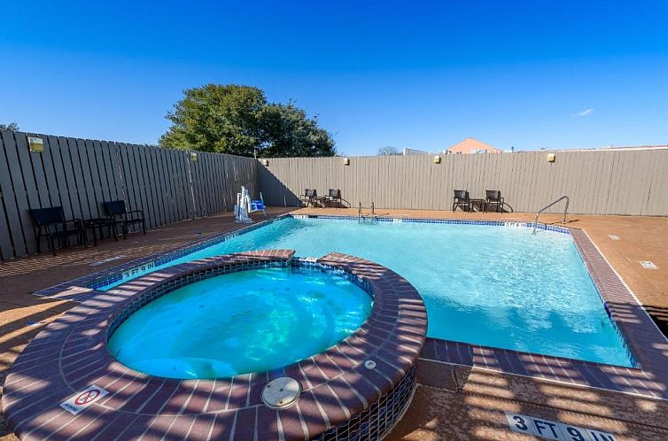 Holiday Inn Express Hotel and Suites Bastrop, an IHG Hotel
