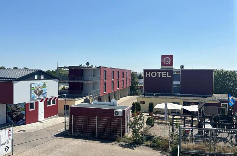 iQ-Hotel