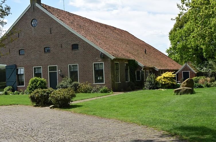 Vacation cottage in Onstwedde, located in green Southeast Groningen, offers a charming exterior surrounded by nature.