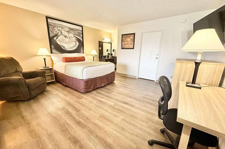 Super 8 by Wyndham Salina/Scenic Hills Area