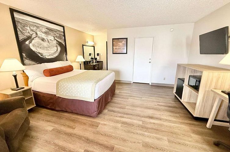 Super 8 by Wyndham Salina/Scenic Hills Area